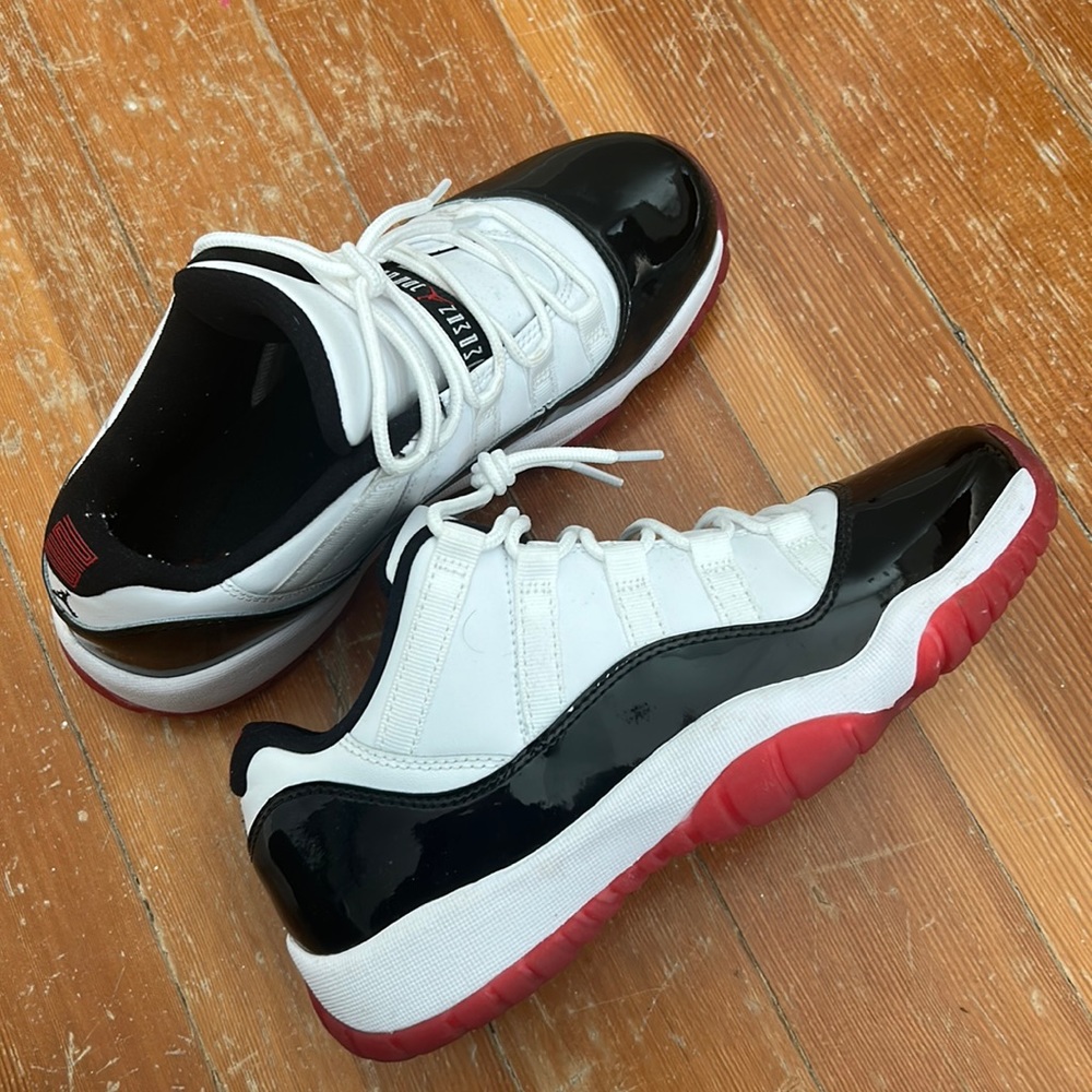 Jordan 11s - 6Y